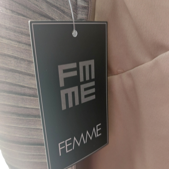 Womens dress w front sequin detail - Picture 4 of 6